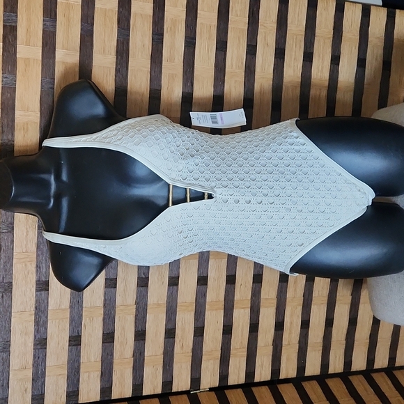 NWT!! LA Blanc creme swimsuit - Picture 2 of 11